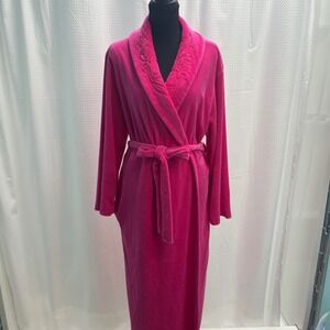 Cachet Vtg Hot Pink Velour Robe Floral Embroidered Shawl Collar  
Hollywood L
